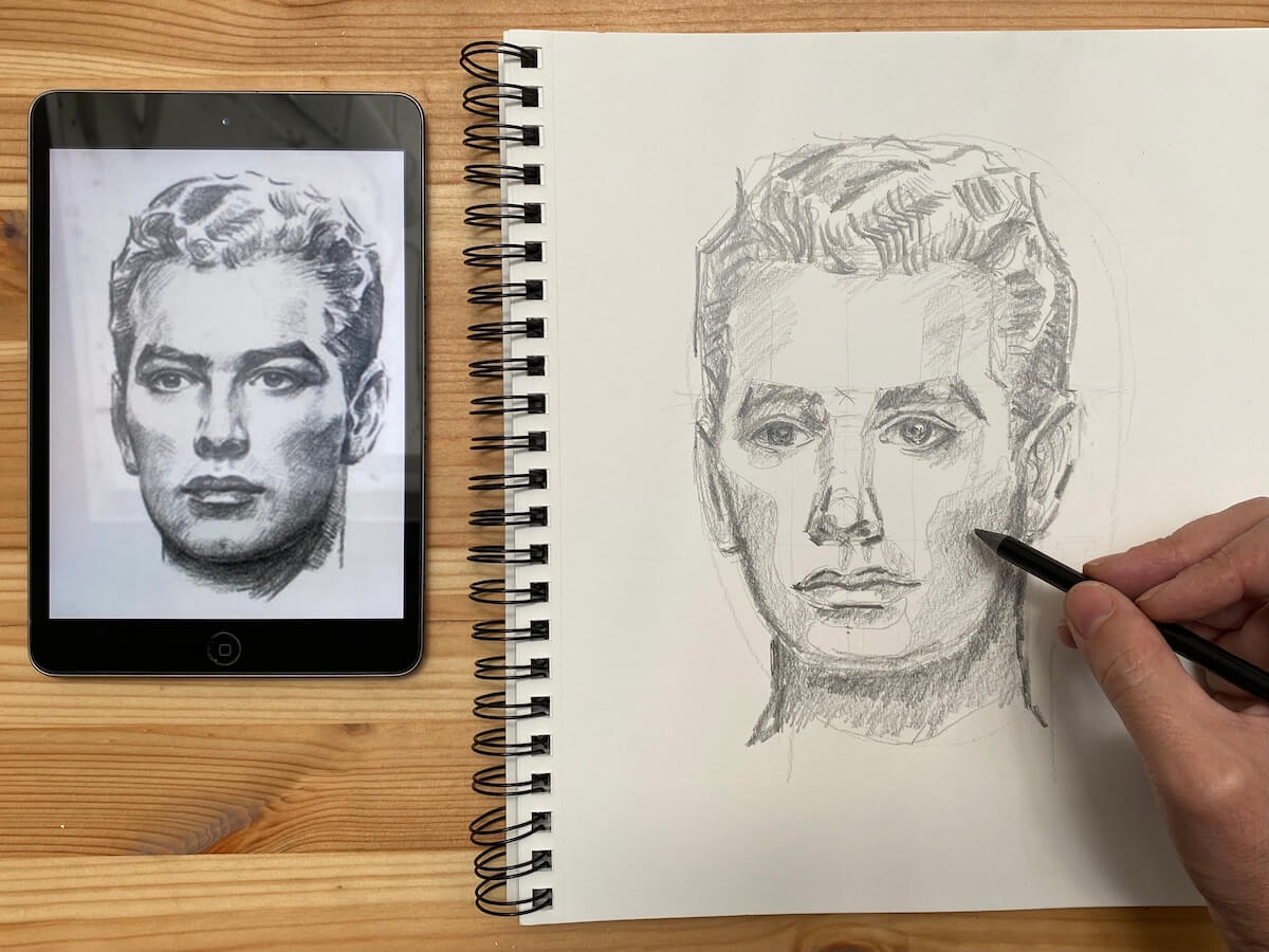 Dibujo de un retrato masculino en posición «casi frontal»